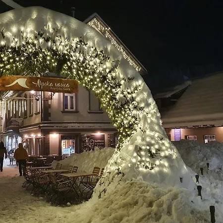 Seventy Seven 公寓