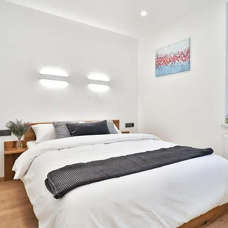 Seventy Seven 克拉尼斯卡戈拉