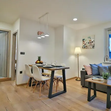 Seventy Seven Apartman *