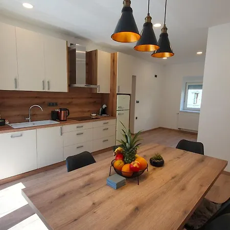 Seventy Seven 公寓