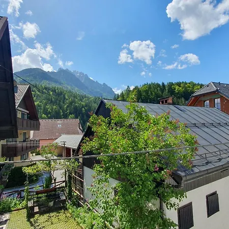 Seventy Seven 公寓